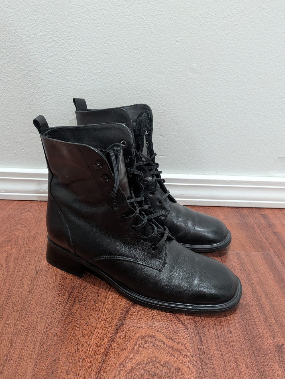 Santana Canada leather lace-up boots featuring a moto-inspired combat Size 8.5